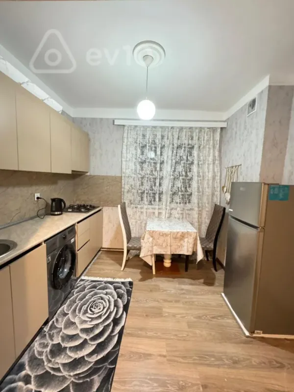 Satılır 2 otaqlı köhnə tikili 60 m²