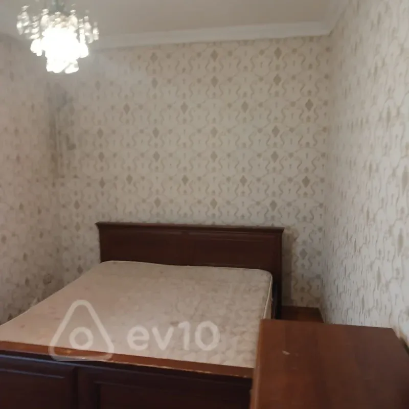 Kirayə verilir 2 otaqlı köhnə tikili 60 m²