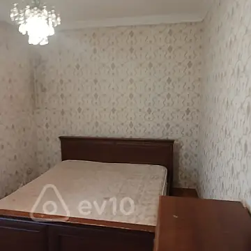 Kirayə verilir 2 otaqlı köhnə tikili 60 m²
