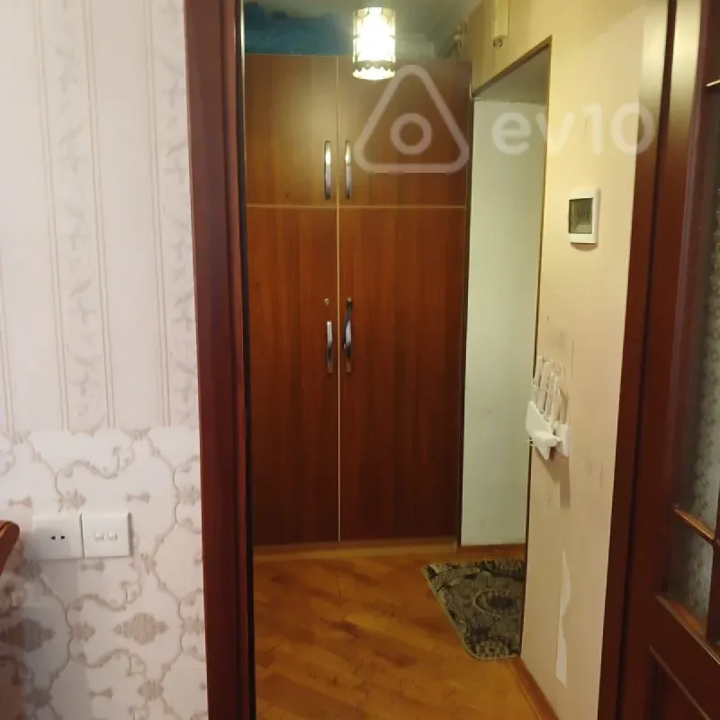 Kirayə verilir 2 otaqlı köhnə tikili 60 m²
