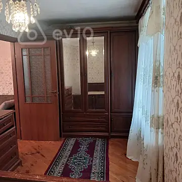 Kirayə verilir 2 otaqlı köhnə tikili 60 m²