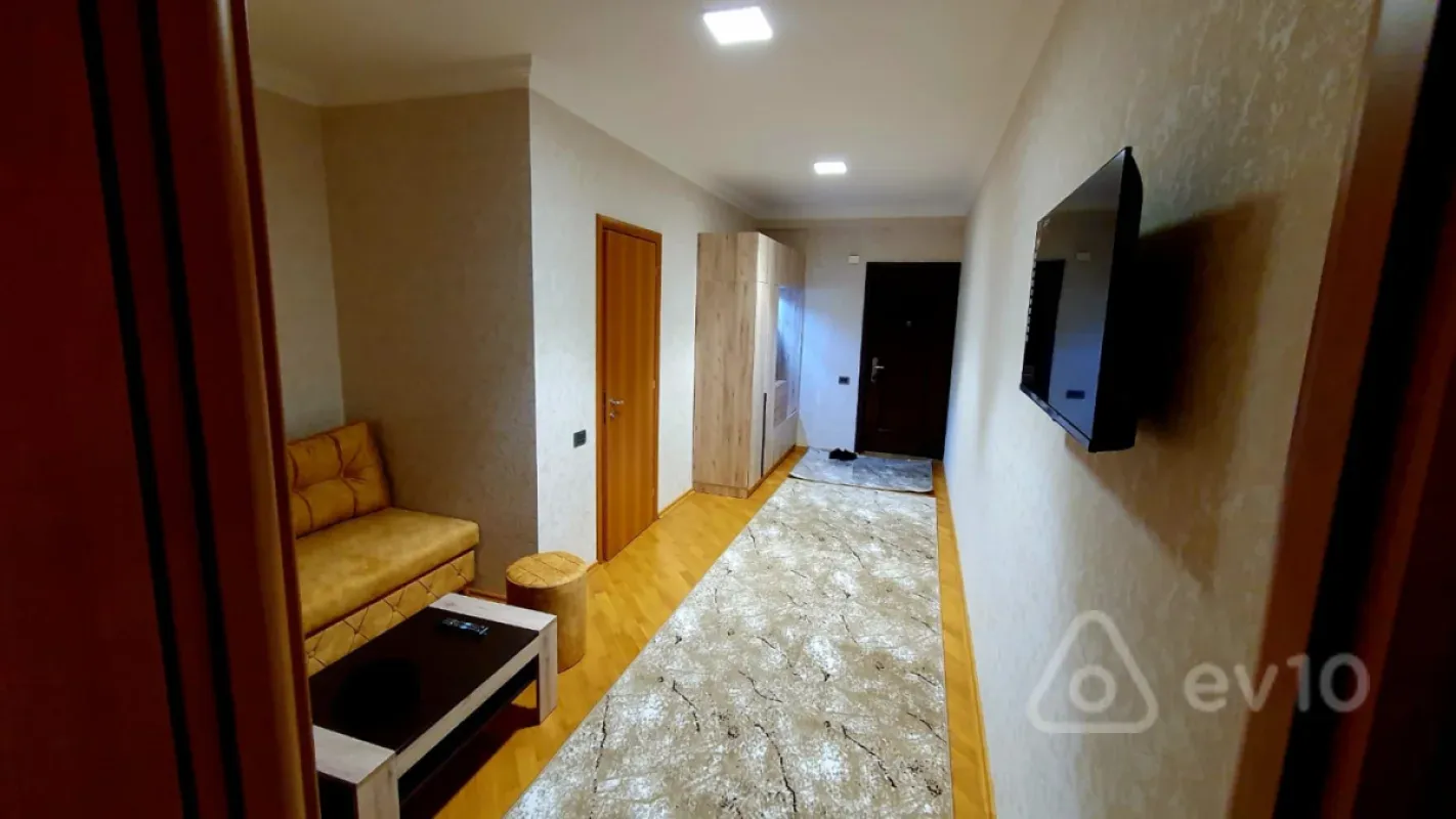 Kirayə verilir 3 otaqlı yeni tikili 75 m²