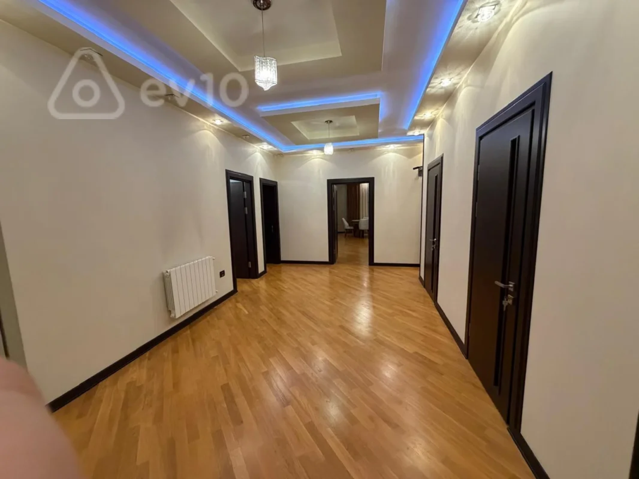 Kirayə verilir 3 otaqlı köhnə tikili 135 m²