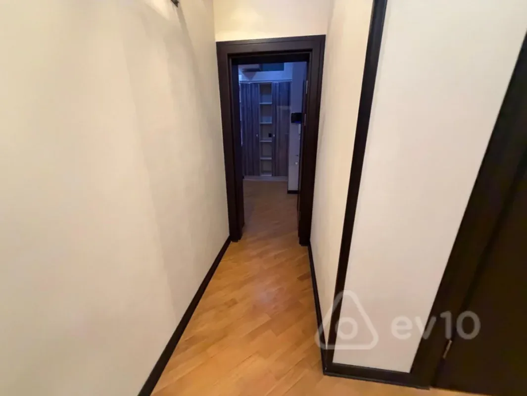 Kirayə verilir 3 otaqlı köhnə tikili 135 m²
