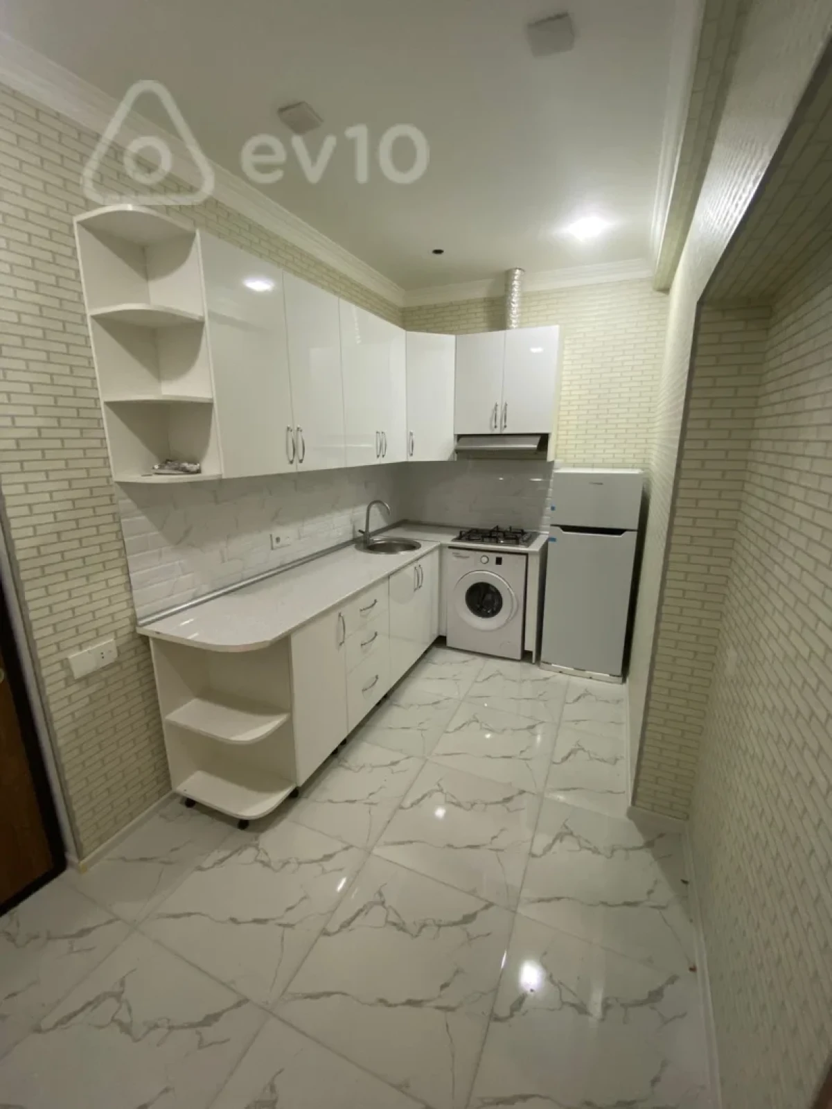 Kirayə verilir 2 otaqlı yeni tikili 70 m²