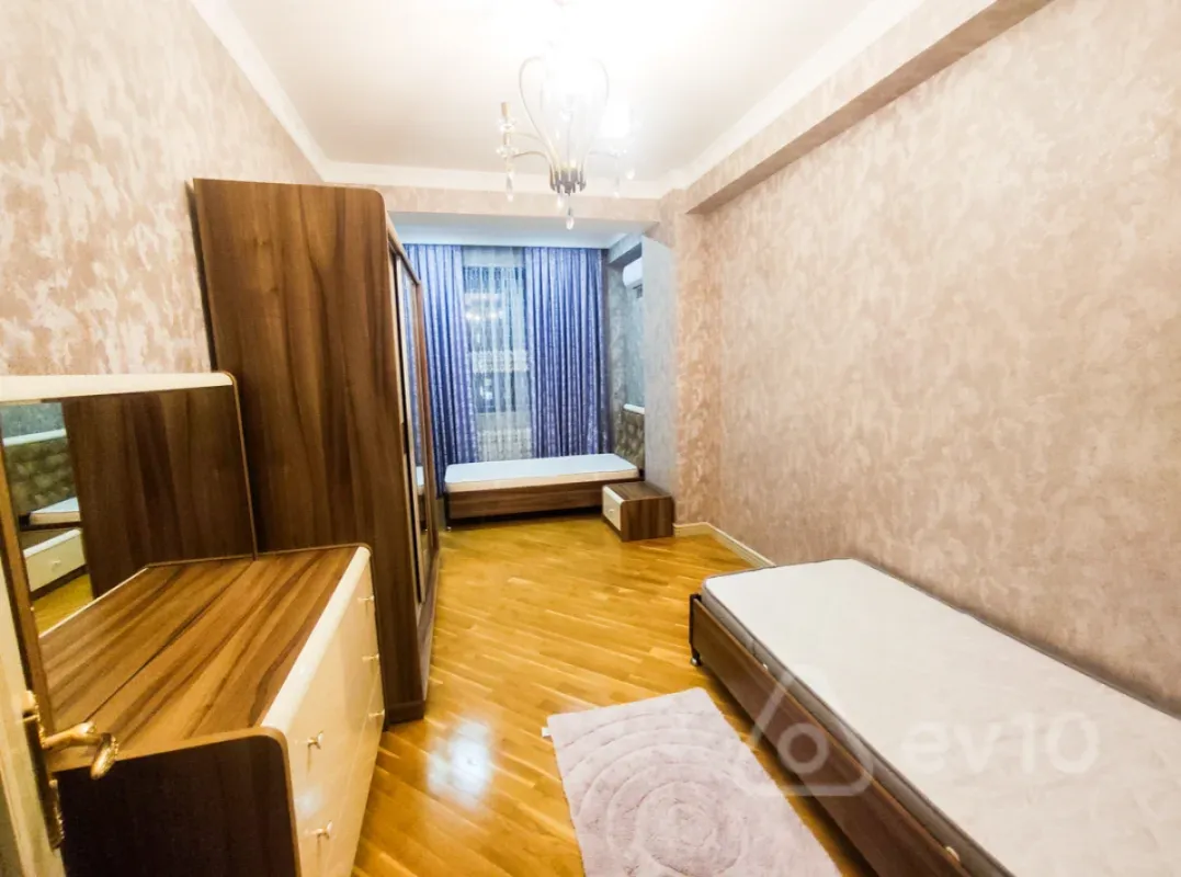 Kirayə verilir 3 otaqlı yeni tikili 150 m²