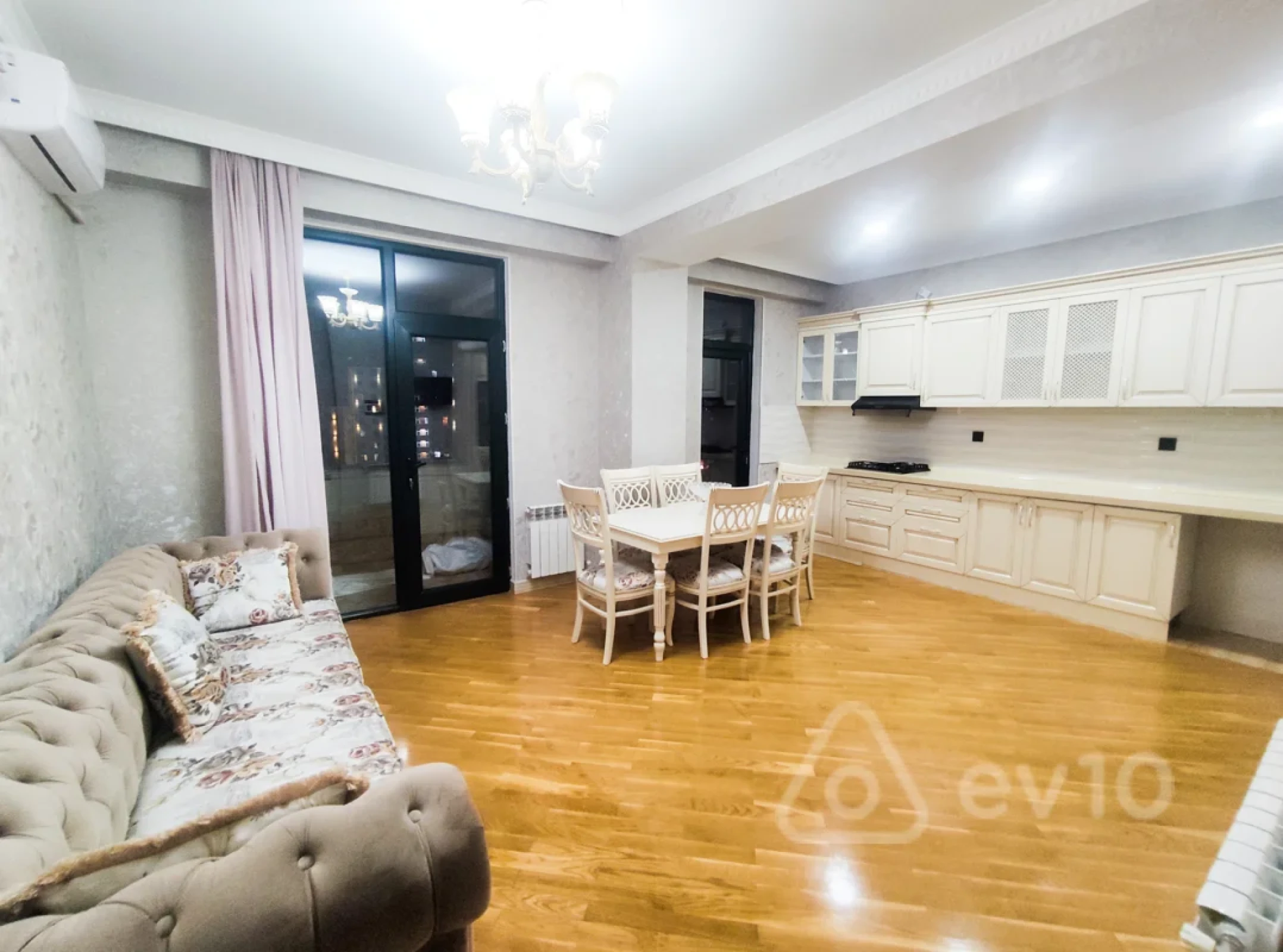 Kirayə verilir 3 otaqlı yeni tikili 150 m²