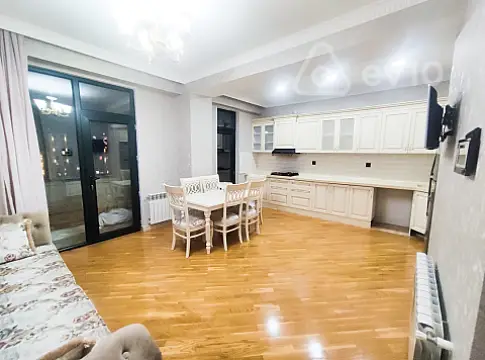 Kirayə verilir 3 otaqlı yeni tikili 150 m²