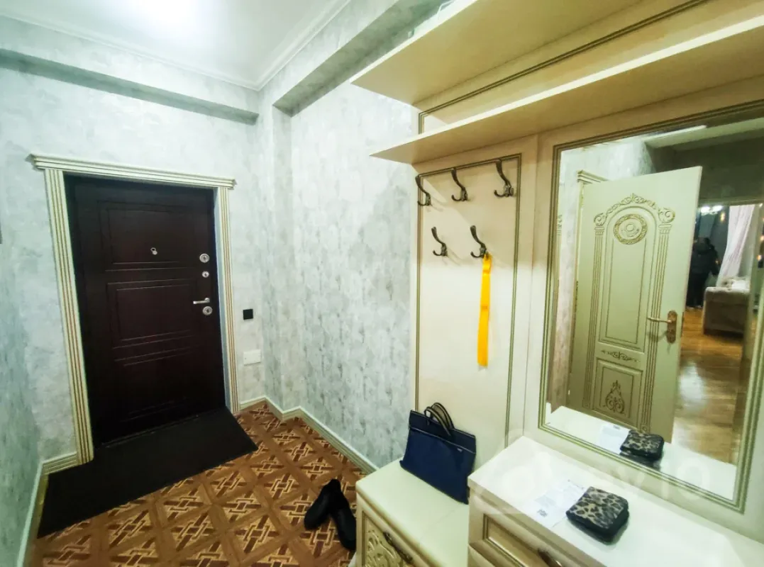 Kirayə verilir 3 otaqlı yeni tikili 150 m²