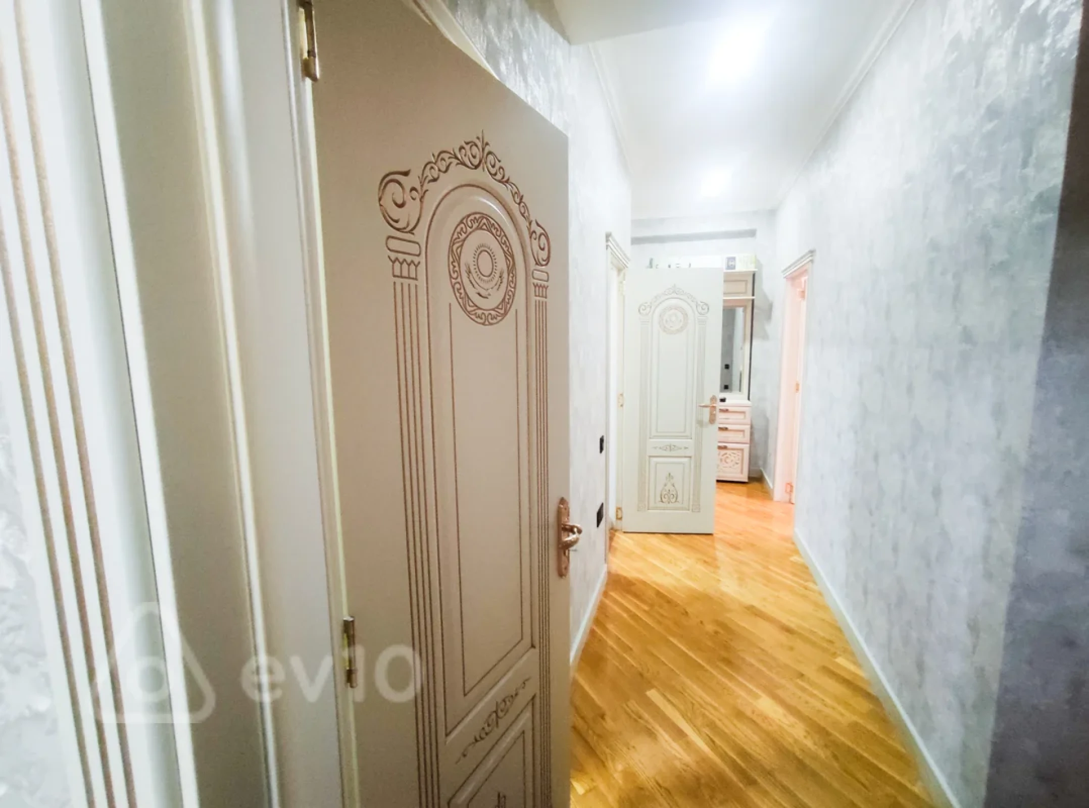 Kirayə verilir 3 otaqlı yeni tikili 150 m²