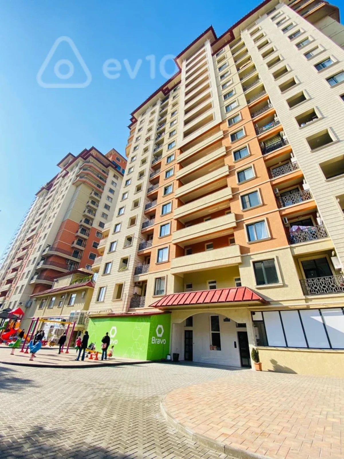 Kirayə verilir 3 otaqlı yeni tikili 150 m²