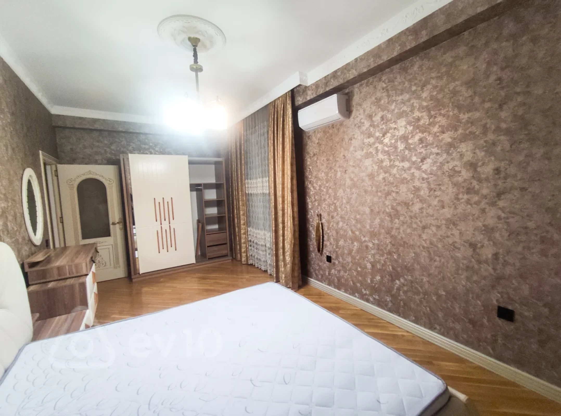 Kirayə verilir 3 otaqlı yeni tikili 150 m²