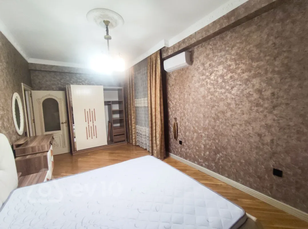 Kirayə verilir 3 otaqlı yeni tikili 150 m²
