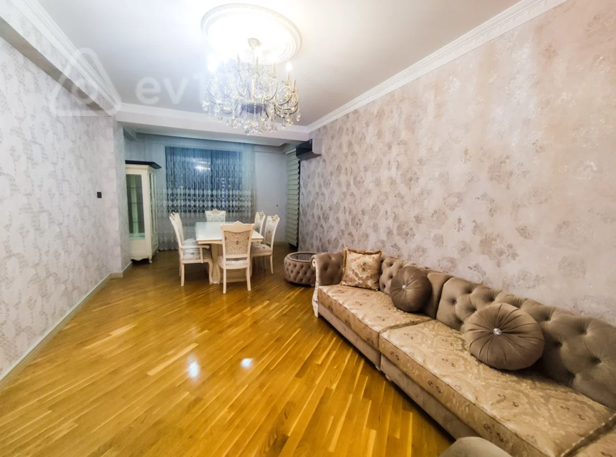 Kirayə verilir 3 otaqlı yeni tikili 150 m²