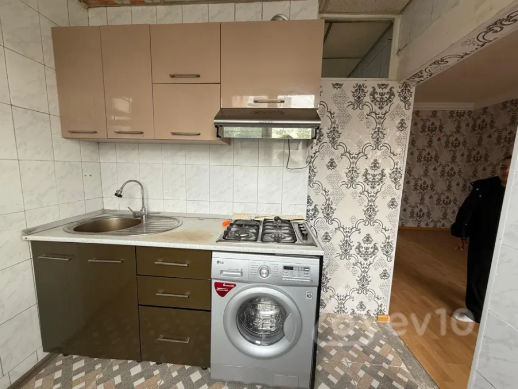 Kirayə verilir 3 otaqlı köhnə tikili 80 m²