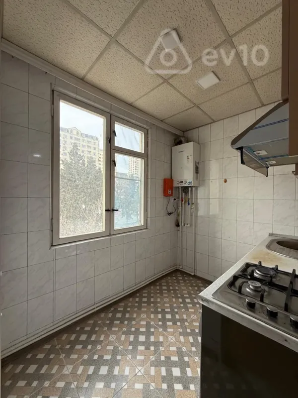 Kirayə verilir 3 otaqlı köhnə tikili 80 m²