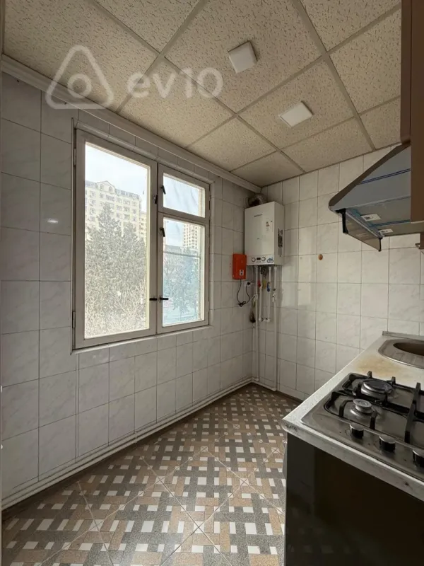Kirayə verilir 3 otaqlı köhnə tikili 90 m²