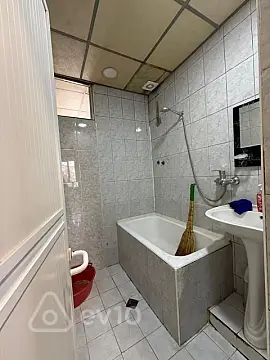 Kirayə verilir 3 otaqlı köhnə tikili 90 m²