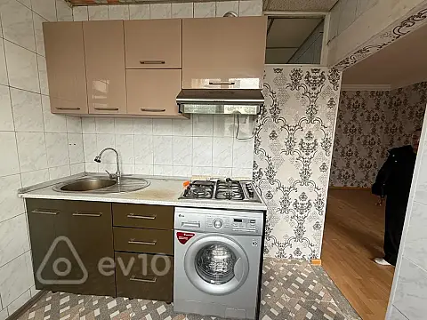 Kirayə verilir 3 otaqlı köhnə tikili 90 m²