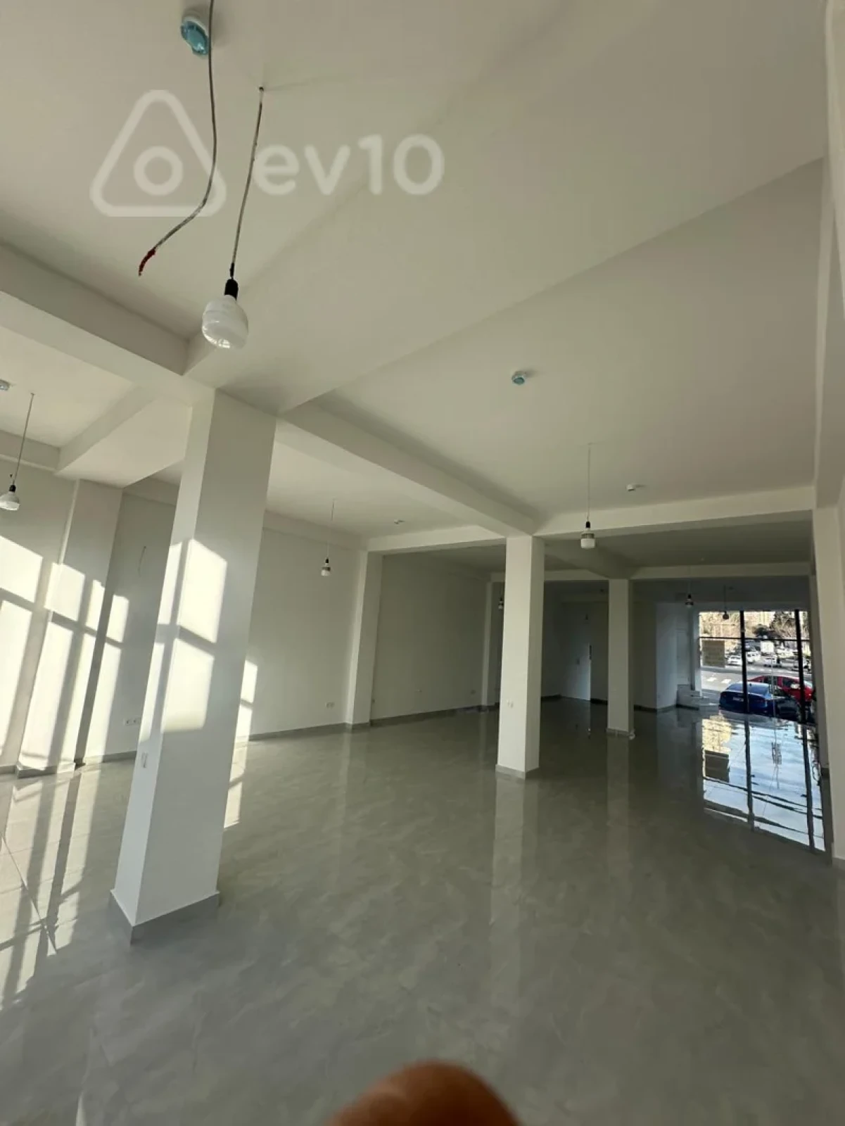 Kirayə verilir mənzil 300 m²