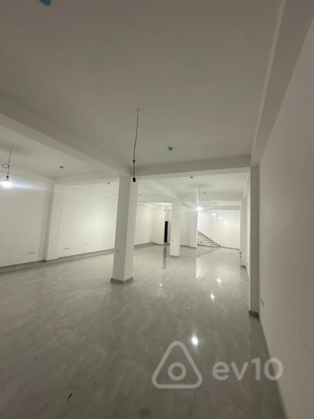 Kirayə verilir mənzil 300 m²