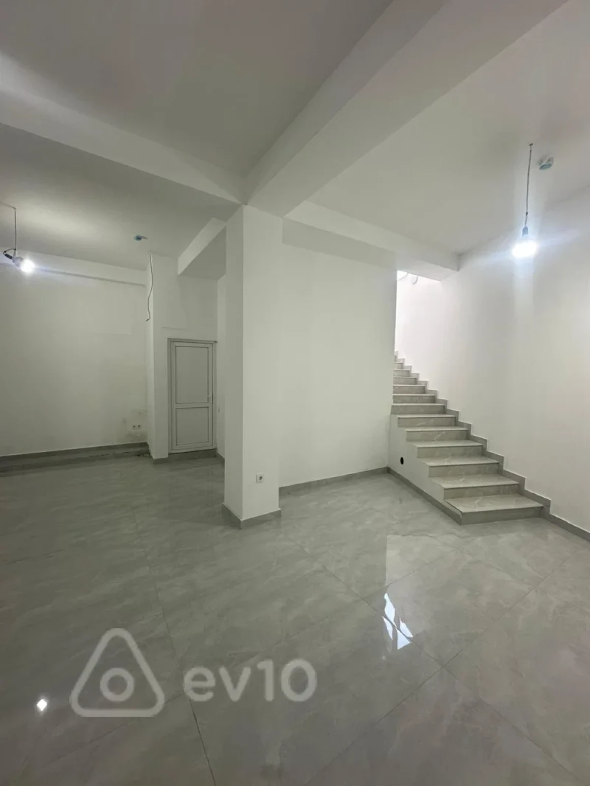 Kirayə verilir mənzil 300 m²