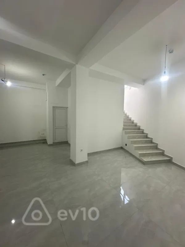 Kirayə verilir mənzil 300 m²