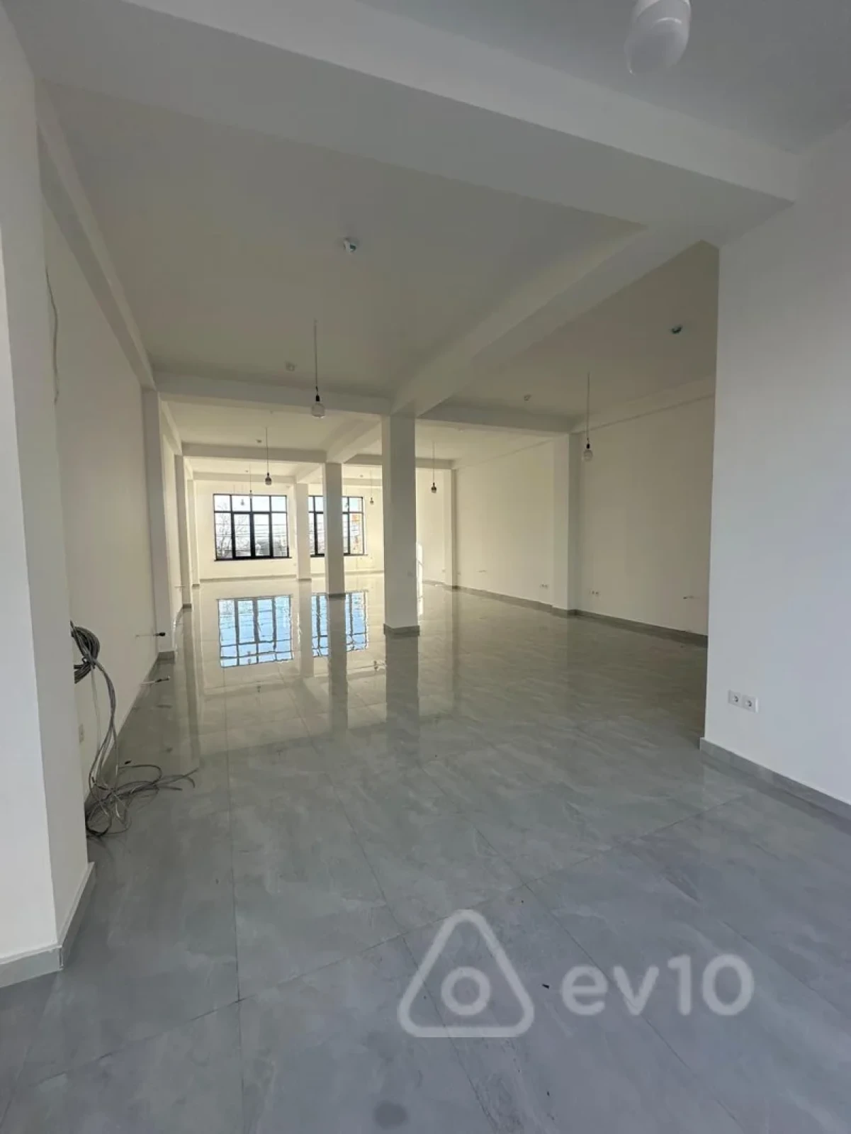 Kirayə verilir mənzil 300 m²