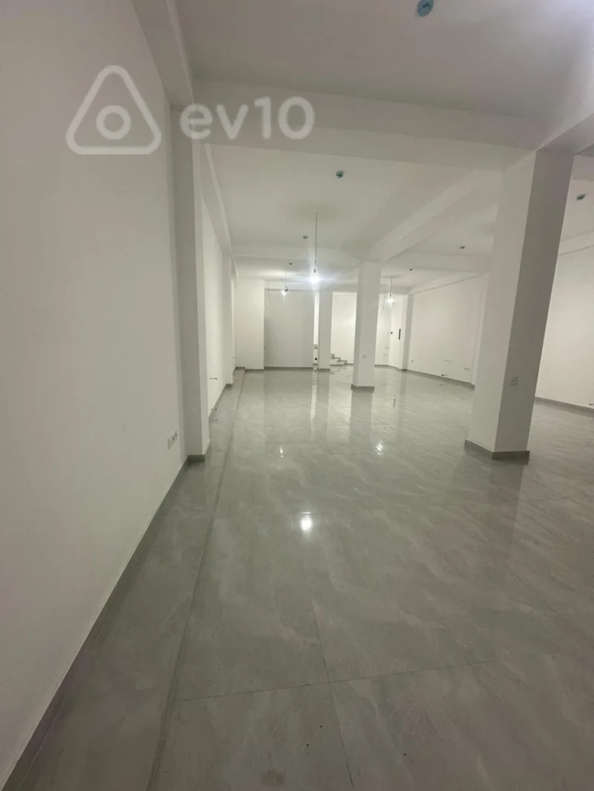 Kirayə verilir mənzil 300 m²