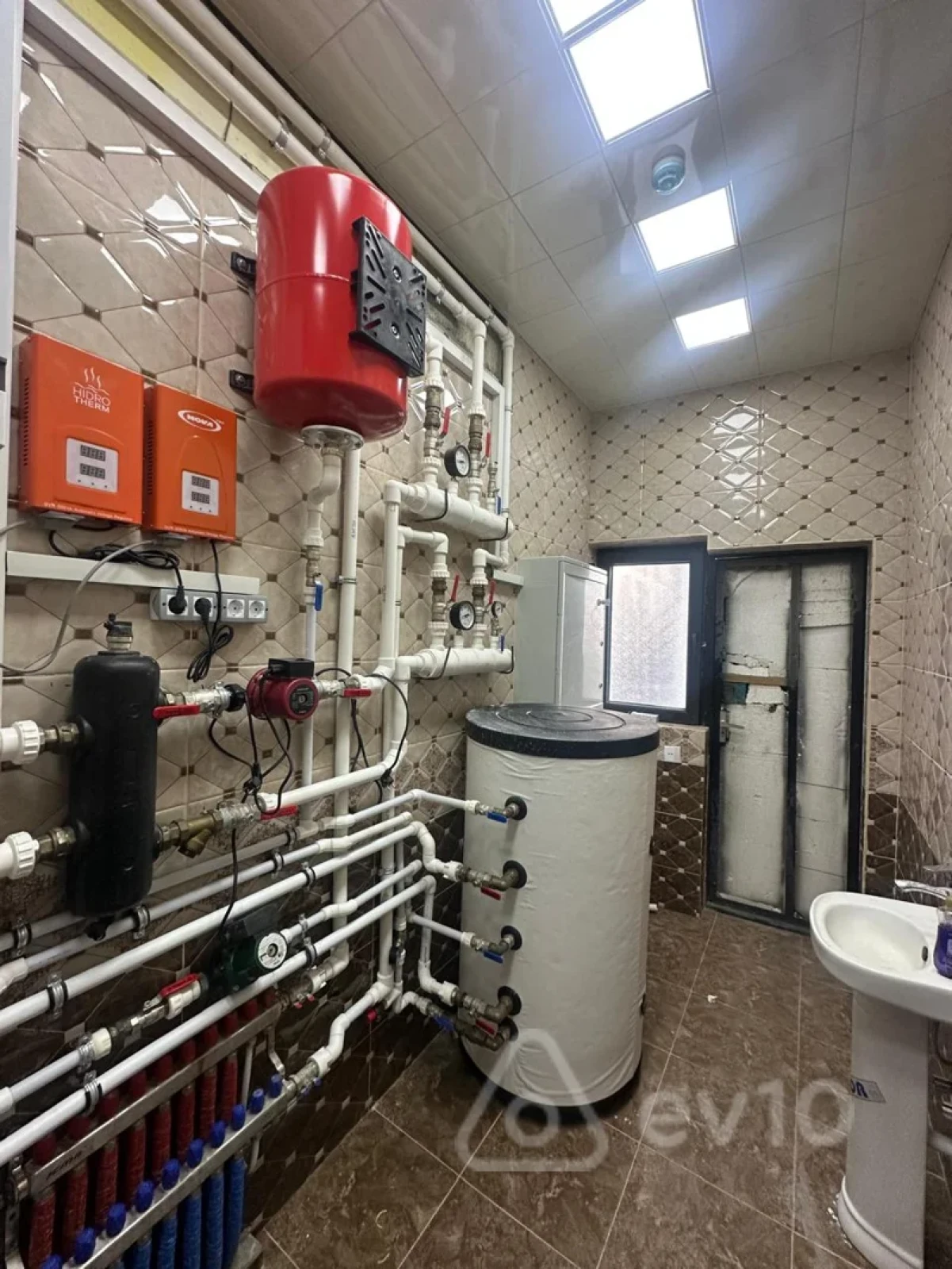 Kirayə verilir mənzil 300 m²