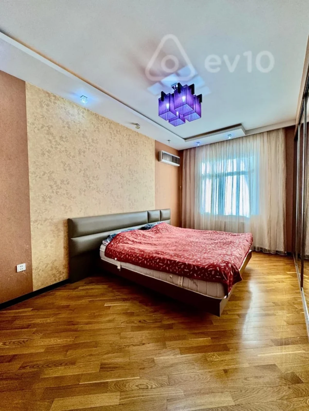 Kirayə verilir 3 otaqlı yeni tikili 125 m²