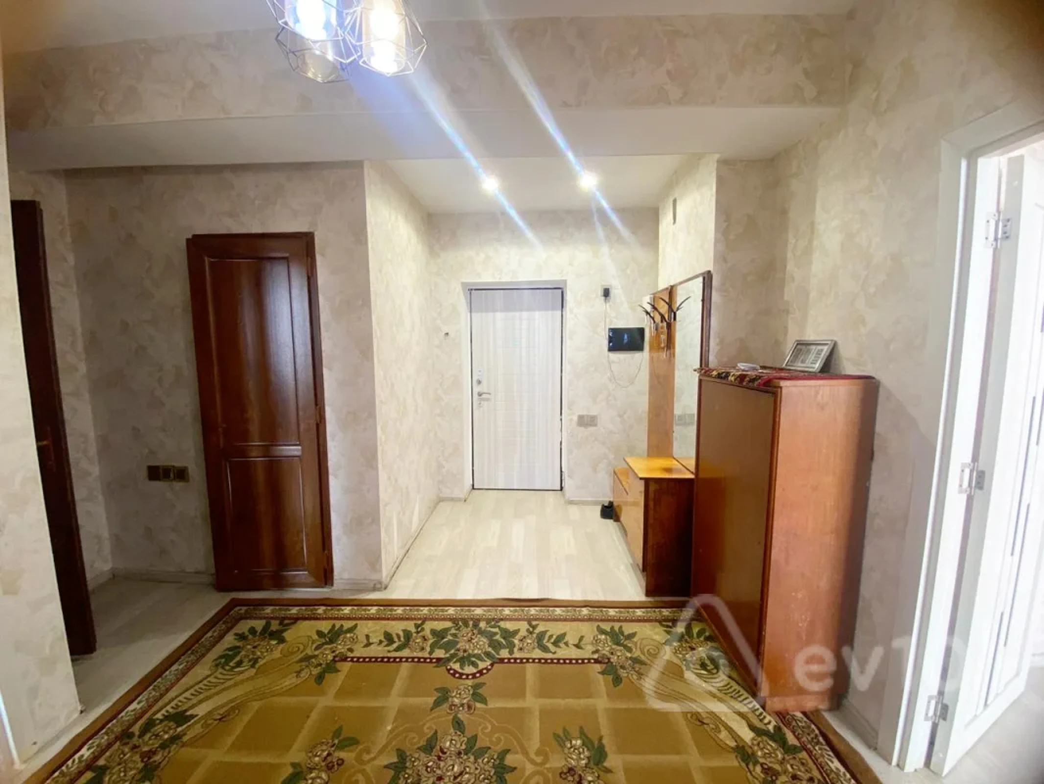 Kirayə verilir 2 otaqlı yeni tikili 75 m²