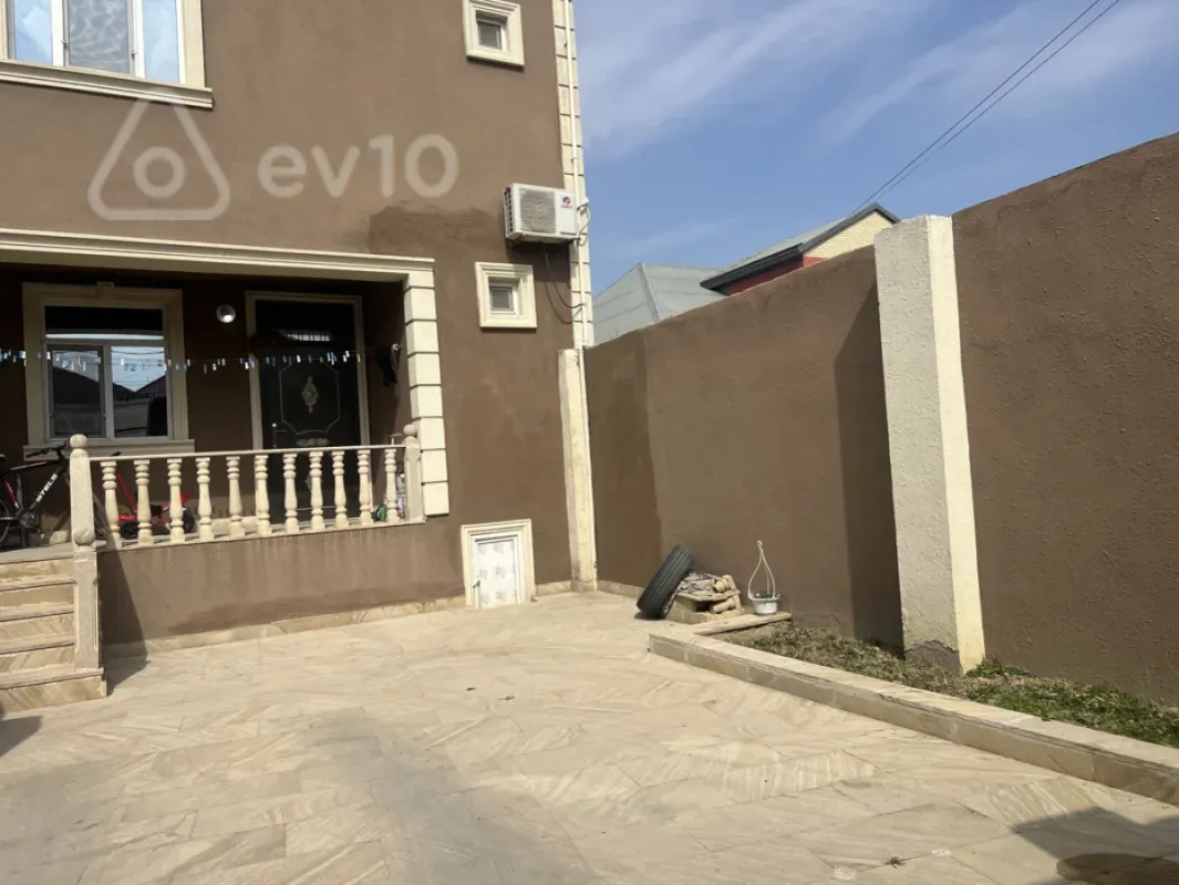 Satılır 4 otaqlı həyət evi 140 m²