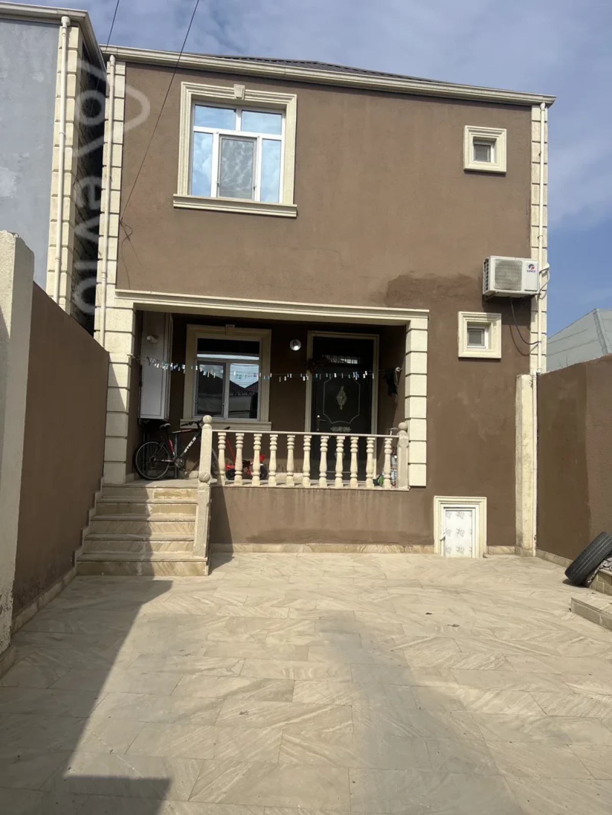 Satılır 4 otaqlı həyət evi 140 m²