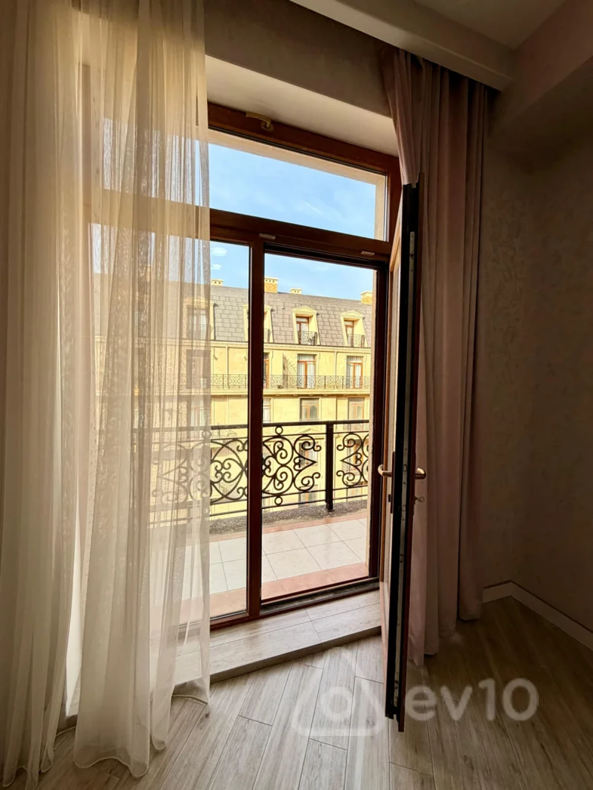 Kirayə verilir 2 otaqlı yeni tikili 94 m²