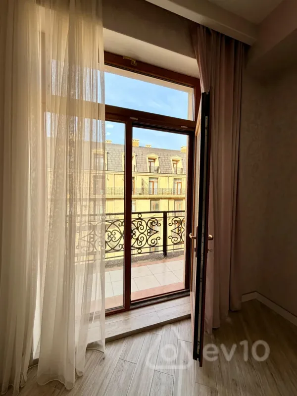 Kirayə verilir 2 otaqlı yeni tikili 94 m²