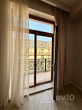 Kirayə verilir 2 otaqlı yeni tikili 94 m²