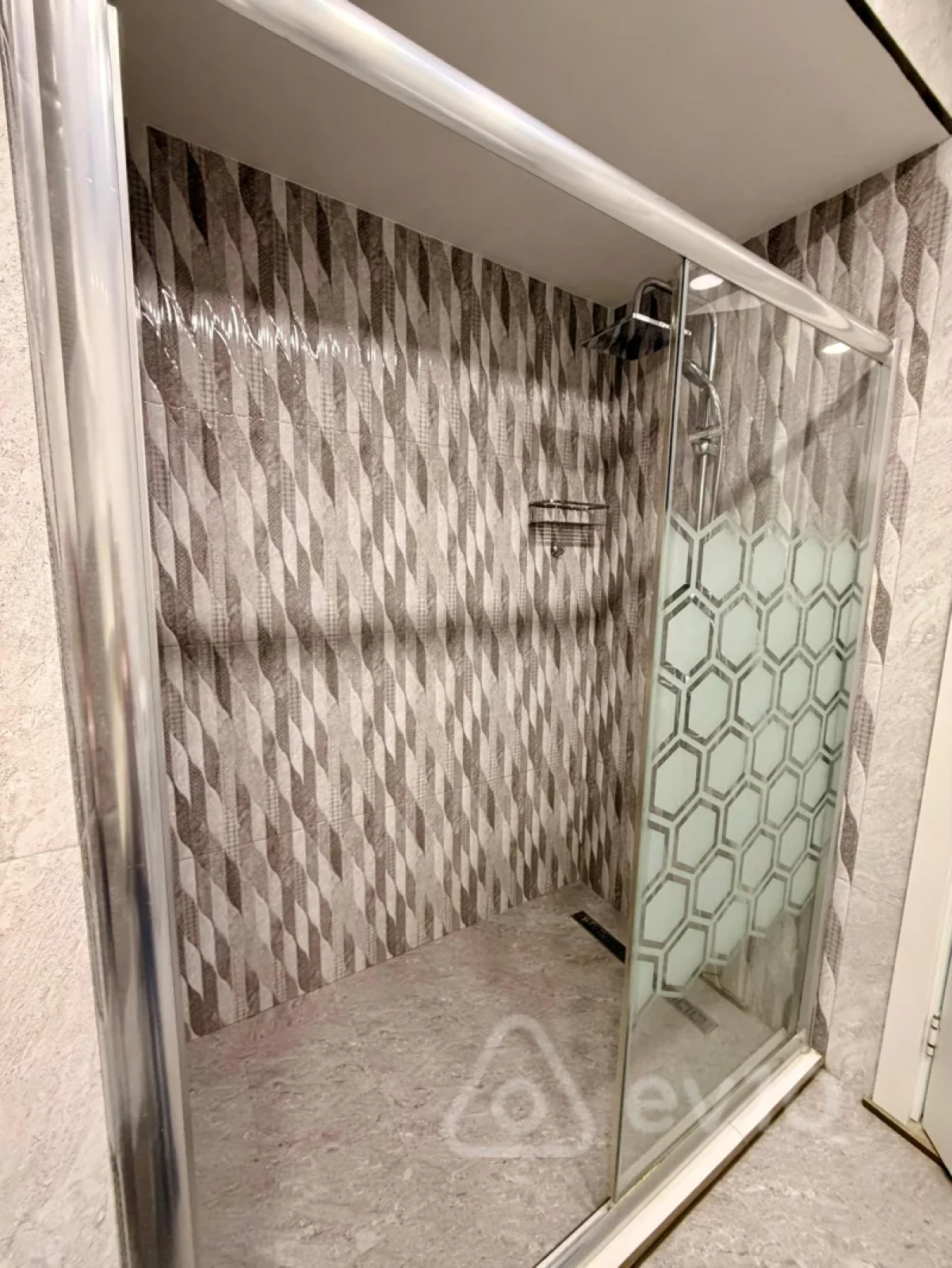 Kirayə verilir 2 otaqlı yeni tikili 94 m²