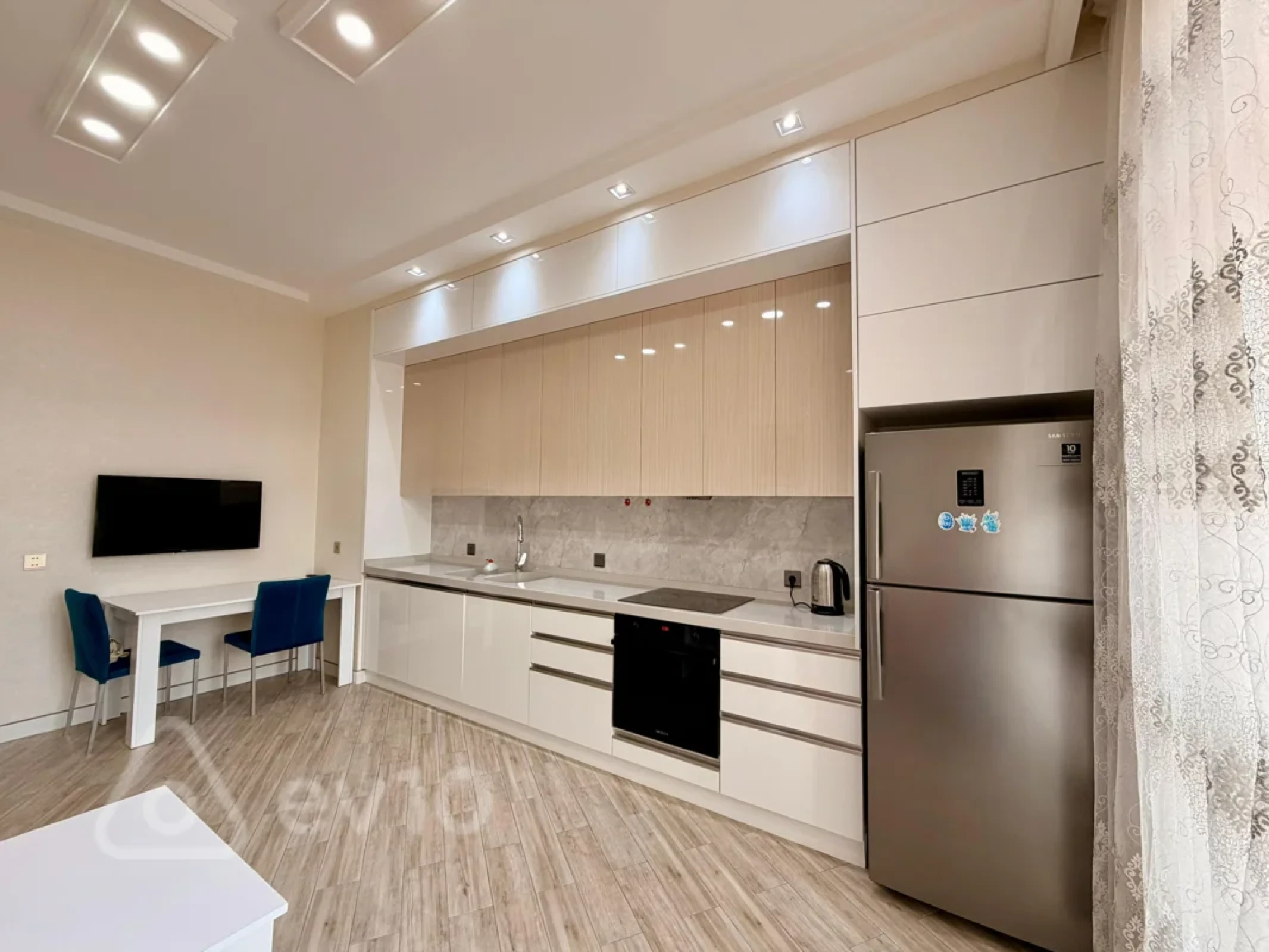Kirayə verilir 2 otaqlı yeni tikili 94 m²