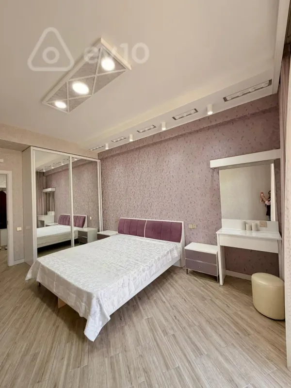 Kirayə verilir 2 otaqlı yeni tikili 94 m²