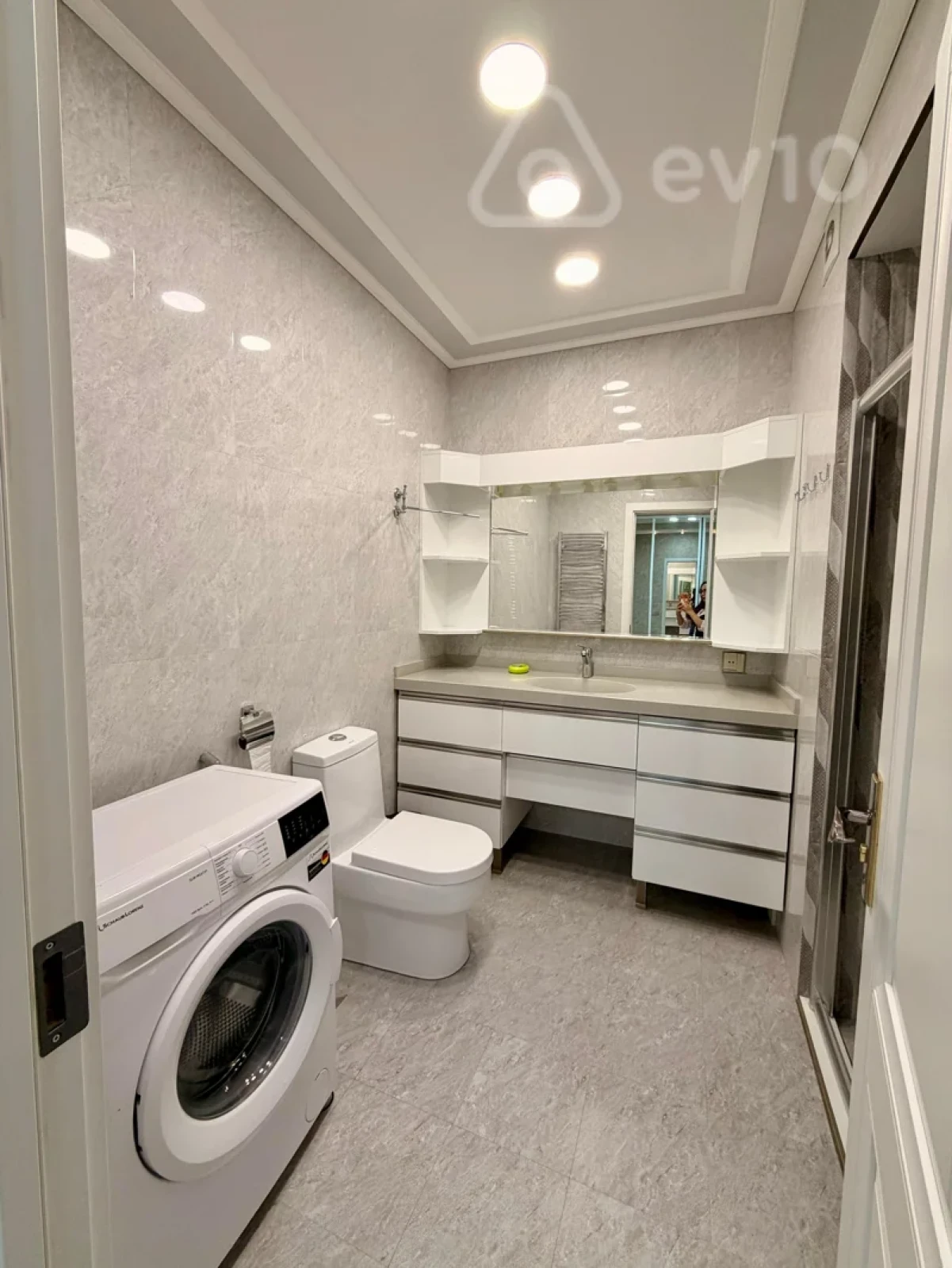 Kirayə verilir 2 otaqlı yeni tikili 94 m²