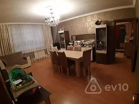 Satılır 4 otaqlı köhnə tikili 110 m²