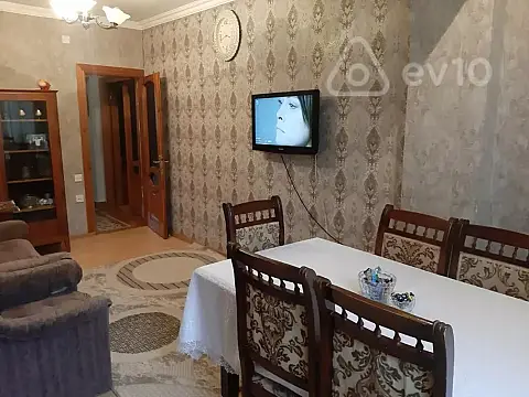 Satılır 4 otaqlı köhnə tikili 110 m²