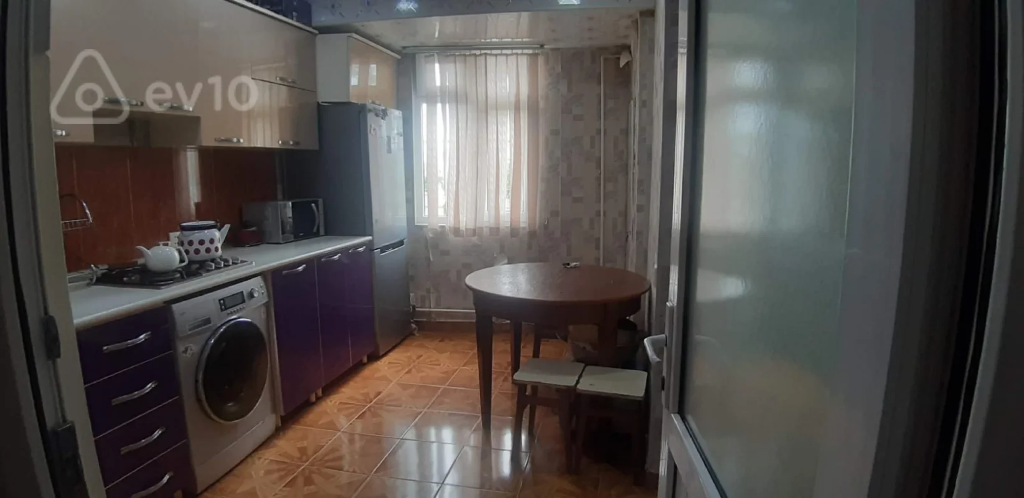 Satılır 4 otaqlı köhnə tikili 110 m²