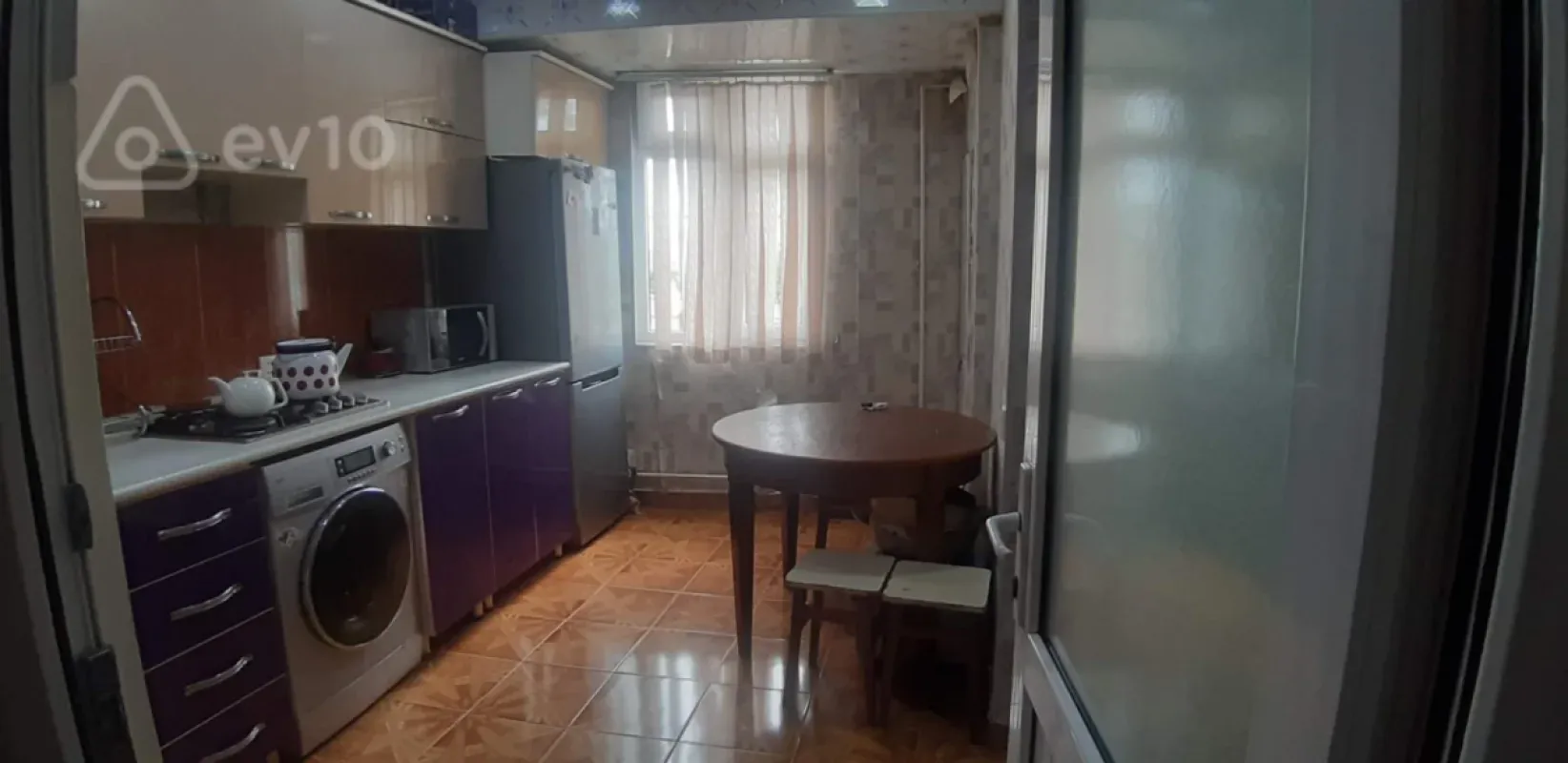 Satılır 4 otaqlı köhnə tikili 110 m²