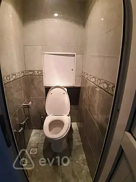 Satılır 4 otaqlı köhnə tikili 110 m²