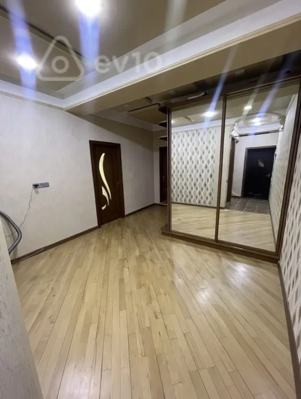 Kirayə verilir 2 otaqlı yeni tikili 100 m²