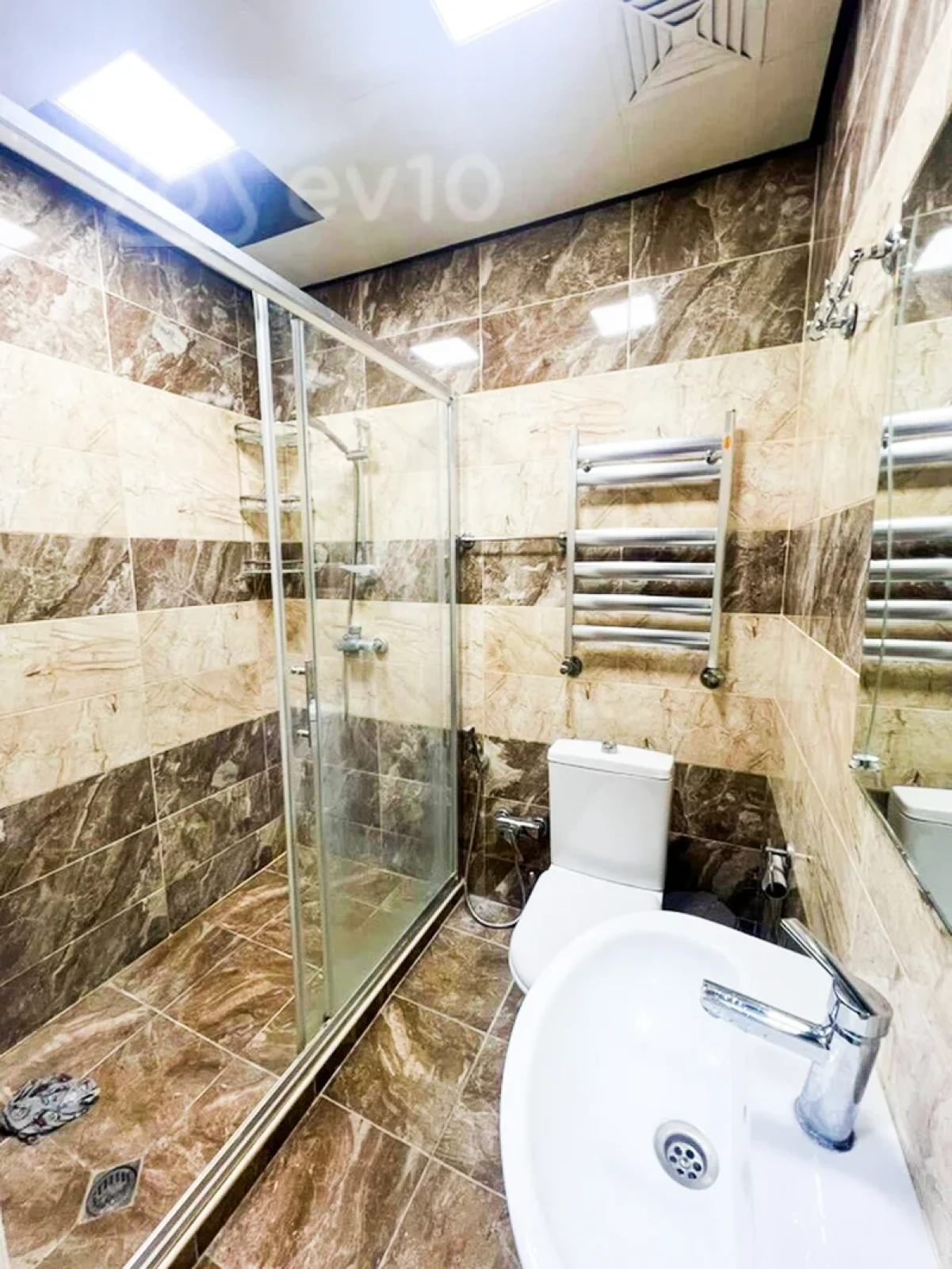 Kirayə verilir 2 otaqlı yeni tikili 70 m²