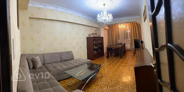 Satılır 2 otaqlı köhnə tikili 60 m²