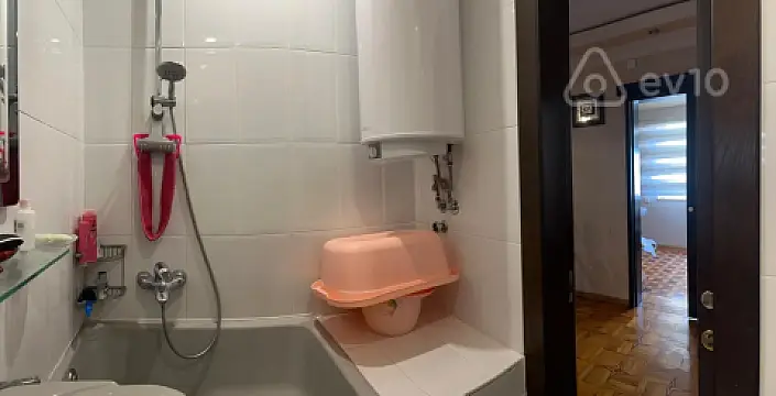 Satılır 2 otaqlı köhnə tikili 60 m²